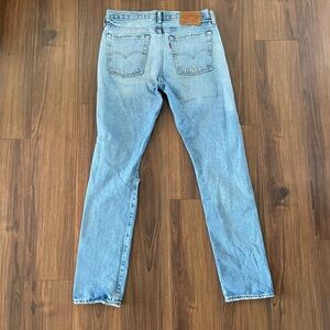 Levi’s Distressed Light Wash Straight Leg Jeans W30 L32